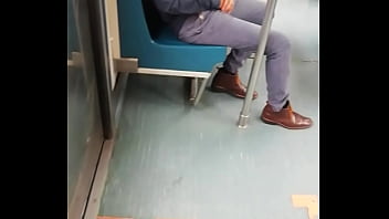 Preview 4 of Momy Sexxx - Masturbacion en el metro