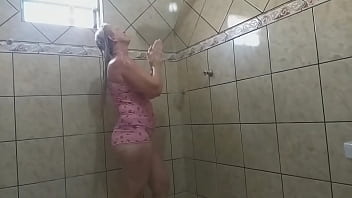 Preview 2 of Whole Leg In Pussy - gatoza banho hot