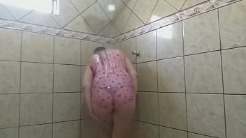 Preview 4 of Whole Leg In Pussy - gatoza banho hot