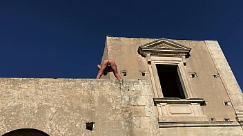 Preview 4 of Www Yousizz Com - Castle jerk off