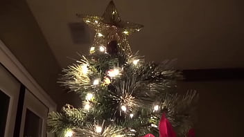 Preview 1 of Foaran Xxx Videos Come - GOSTOSA MONTANDO ARVORE DE NATAL