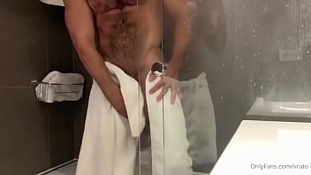 Preview 1 of Saul Sex - Enjoy a threesome of muscular cocks