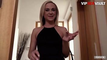 Preview 1 of Bikini On The Beach - VIP SEX VAULT - #Vinna Reed #David Perry - Sexy Czech Blondie Takes Cock On Her First Agency Shooting