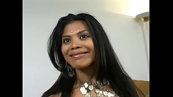 Preview 2 of Priya Marathe Sex Video - Indian beauty in blue sari Rani Khan is fond of cleaning some hard pipes