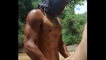 Preview 1 of Muxe Sallu - Foda na cachoeira