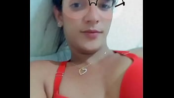 Preview 1 of English Sex Movi - Casada exibindo o corpo