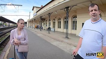Preview 2 of Hung Tranniy - HUNT4K. Il cacciatore fortunato scopa una giovane donna meravigliosa per un sacco di soldi