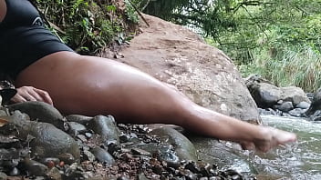 Preview 3 of Tip Pnly - fetishe de pies en el rio