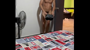 Preview 1 of Nguyen Duy Hung - CASTING DE ROPA INTERIOR SE CONVIERTE EN CASTING PORNO ANAL GAY CON HETERO CURIOSO
