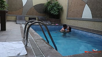 Preview 2 of Wwwcom Xxxnx Hot Mom Big Ass - Rubens Badar&oacute_ chega primeiro na grava&ccedil_&atilde_o antes da equipe,  mete a pica na Manu Fox no pelo. ( V&iacute_deo completo no xvideos red )