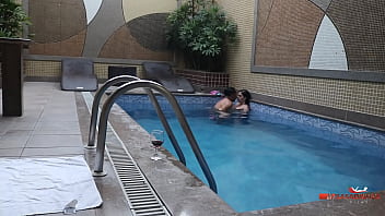 Preview 4 of Wwwcom Xxxnx Hot Mom Big Ass - Rubens Badar&oacute_ chega primeiro na grava&ccedil_&atilde_o antes da equipe,  mete a pica na Manu Fox no pelo. ( V&iacute_deo completo no xvideos red )