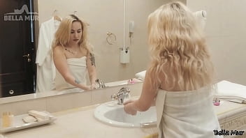 Preview 1 of Gavat Osmanin Intikami - Girl with bubble butt is taking care of her pussy in the shower