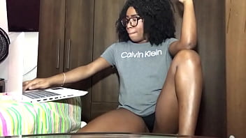 Preview 1 of Ninas Adolecentes Teniendo Sexo - Sexo com vizinho novinho em troca de senha d&ecirc_ Wi-Fi. {Veja no Red}