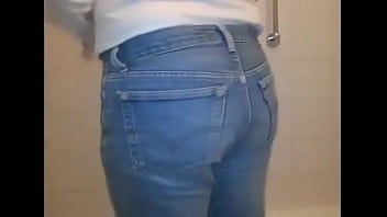Preview 1 of Sex Old Young Teen - Jeans Shower in tight Levis 501