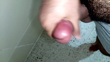 Preview 4 of Alice Millan - Gozando gostoso no banheiro de tanto tes&atilde_o cabecinha brilhando