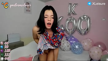 Preview 1 of Famile Video - миниатюрная соска сквиртит на камеру