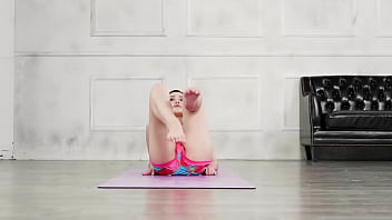 Preview 4 of Free Amateurs Asses - korean girl yoga