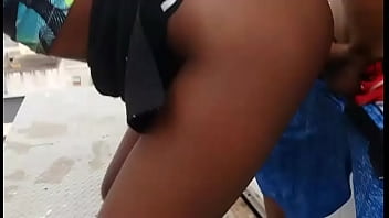 Preview 2 of Mulim Sex - Camila FlowersFovinho pega em cima do pr&eacute_dio ao ar livre e fode ela gostoso a camisinha acaba estourando ele quase goza dentro engravidar a 18 anos e a camisinha acaba estourando ele goza no ch&atilde_o