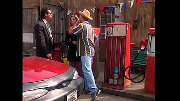 Preview 1 of Mammy Seks - FBI agent redhaired beauty Gwen Summers who tries to overcome aftereffects of Nymph fever virus which she came through some months ago needs to interview importatant witness on gas station