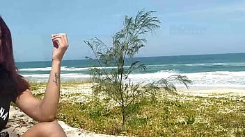 Preview 1 of Girl Bapa - Tocando uma siririca na praia - Pernocas especial pro Blog Testosterona