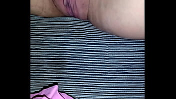 Preview 3 of Girls 10 Ducks Sex - Brincando com a bucetinha meladinha da esposa