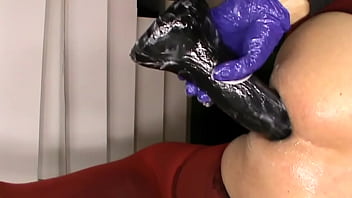 Preview 3 of Uma Anuty Sex Vedios Ass - Enorme dildo anale nero da 50 Cm 2B