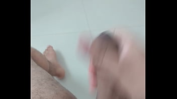 Preview 2 of Huge Tits And Ass Sum - Masturbando no banheiro