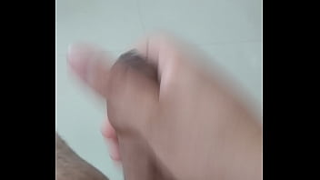 Preview 1 of Huge Tits And Ass Sum - Masturbando no banheiro