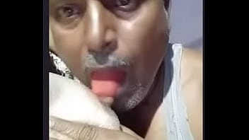 Preview 3 of Hindi Sex Bideo 16brsh - Desi Indian old age uncle suck his old age indian wife boobs on videocall on Azar app