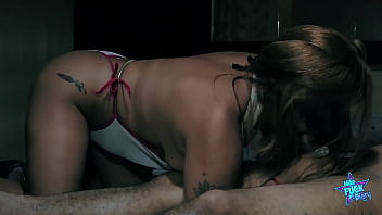 Preview 1 of Stepmom Brekfast - Esposa vagabunda urrando de prazer enquanto o Mike e o marid&atilde_o fodem a safada na festa! TRAILER