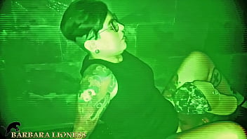 Preview 3 of Wight Full Figure Wife - Corno me filma fazendo gang bang no dark room com uma c&acirc_mera de vis&atilde_o noturna! (Completo no RED) - Prod: Universo Amador