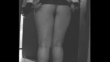 Preview 3 of Larka Larka Xnx - Hotwife safada em casa de salto alto e lingerie causando para o corno,  estilo catwalk