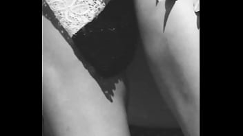 Preview 1 of Larka Larka Xnx - Hotwife safada em casa de salto alto e lingerie causando para o corno,  estilo catwalk