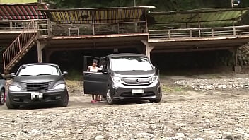 Preview 1 of Bambi Brooks Bang Bus - https://bit.ly/3CiG1TT 野外露出！河原の物陰で人目を忍んで生着替えする美巨乳女を偶然目撃してしまった。パート1