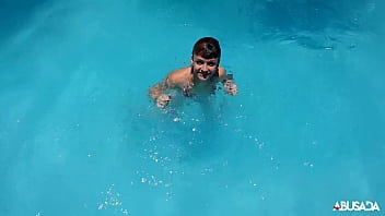Preview 2 of Sex In Ketchikan Mom - Garota safada brincando na piscina - Candy Crush Brasil