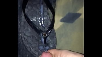 Preview 4 of Little Hight Woman And Men Sex - Cum shot flip flops