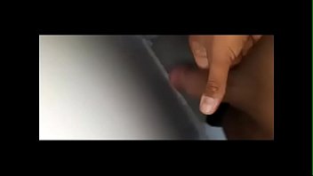 Preview 1 of Casada Geme Bate Siririca - morenito caliente en el ba&ntilde_o pajiandose rico