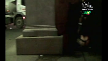 Preview 1 of She Fuck His Ass After He Cums - Casal novinhos realiza fantasia transando na rua com desconhecidos at&eacute_ os gari aproveitou. ( Completo no xvideos red )