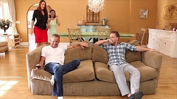 Preview 1 of Xnxx Goni Sin - stepMommy Miss Raquel and her stepdaughter gives blow job to the boyfriend threesome!!