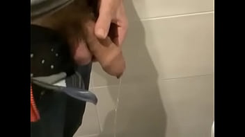 Preview 3 of Video Porno Turco - Nice uncut cock pissing close