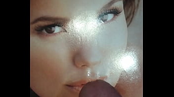 Preview 2 of Mom Careless - aplicacion de labial de precum