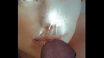 Preview 4 of Mom Careless - aplicacion de labial de precum