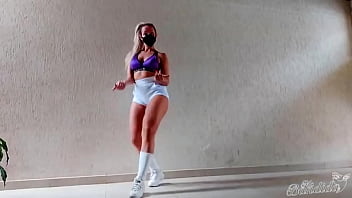 Preview 1 of Beuty Hijab - LOIRA DAN&Ccedil_ANDO DE SHORTINHO COLADO