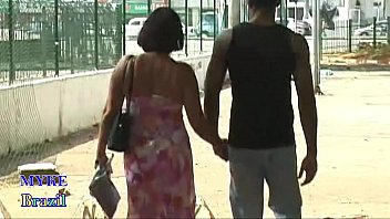 Preview 2 of Boy Ass Fukking - Coroa Cinquentona Com Fogo na Xereca Pega Camel&ocirc_ Novinho na Rua Leva Pra Casa e Se Joga na Rola Grande do Moreno Fode Muito D&aacute_ o Rabo e Toma Leitada na Cara