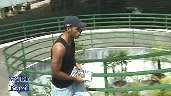 Preview 1 of Boy Ass Fukking - Coroa Cinquentona Com Fogo na Xereca Pega Camel&ocirc_ Novinho na Rua Leva Pra Casa e Se Joga na Rola Grande do Moreno Fode Muito D&aacute_ o Rabo e Toma Leitada na Cara