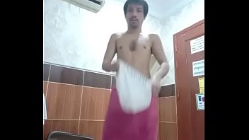 Preview 2 of China Moom Sex - Asian guy naked shower in live