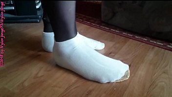 Preview 1 of Chinese Massage Triky - Sneaker Socken und das Toastbrot ** Crush Fun **