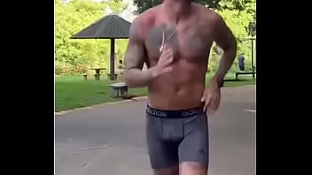 Preview 3 of Tube Porn Scou - Fernando BBB correndo de mala pronta