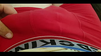 Preview 4 of Big Moom Fuck - Qui veux voir ce qui se cache?