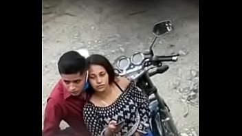Preview 1 of Sara Azhari3 - A Escondidas En Una Moto